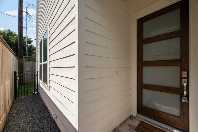 Foto del edificio - 1606 Westside Gardens Ln