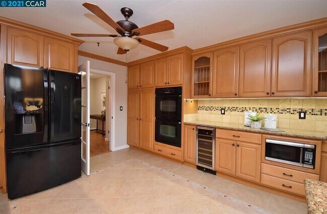 Foto del edificio - 3279 Mt Diablo Ct