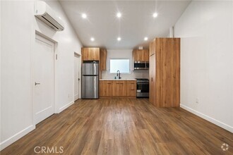 Building Photo - 6617 Farralone Ave