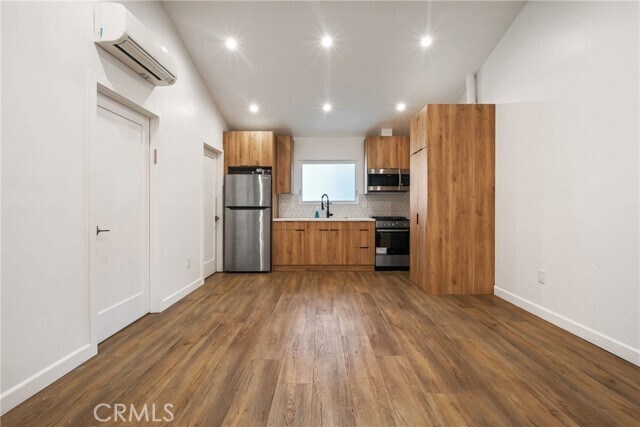 Foto principal - 6617 Farralone Ave