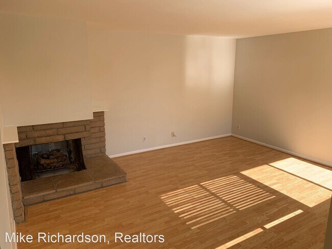 Building Photo - 7373 Elmhurst Pl