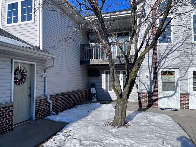 Building Photo - 514 Root Ave