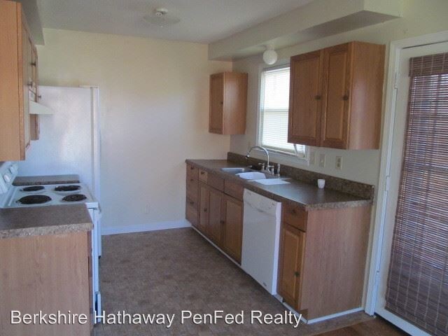 Building Photo - 3 br, 1.5 bath House - 3400 Pembroke Rd