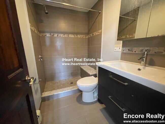 Foto del edificio - 474 E 7th St
