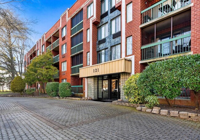Foto del edificio - 121 Wellington Ct