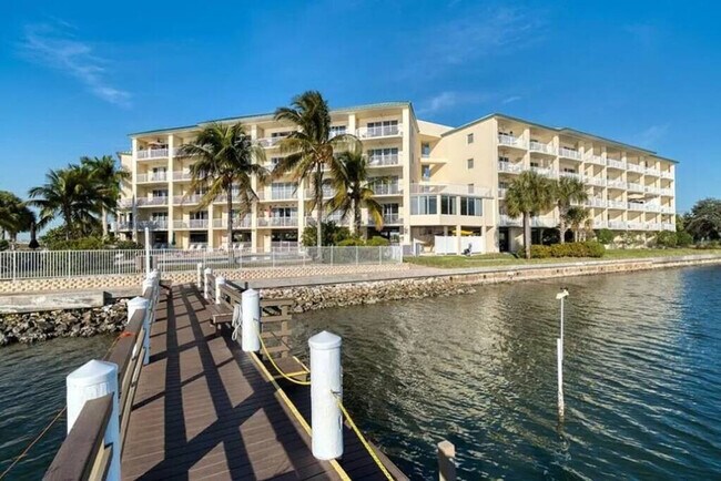 Foto del edificio - 8800 Bay Pines Blvd