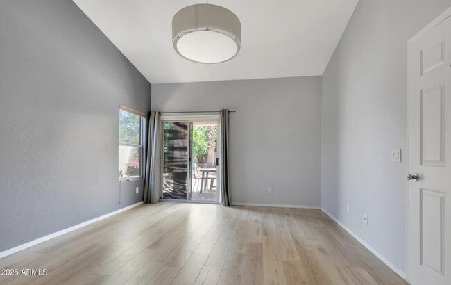 Foto del edificio - 8824 E Mescal St