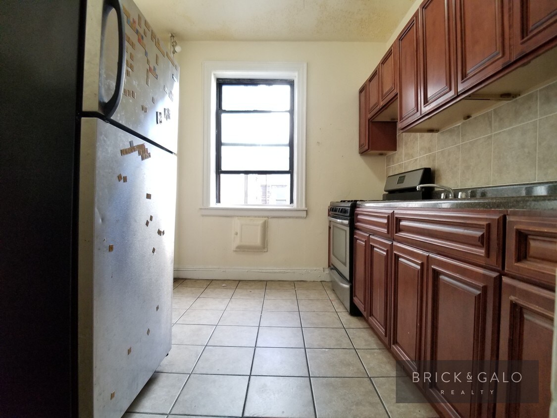 Primary Photo - 2100 Westbury Ct