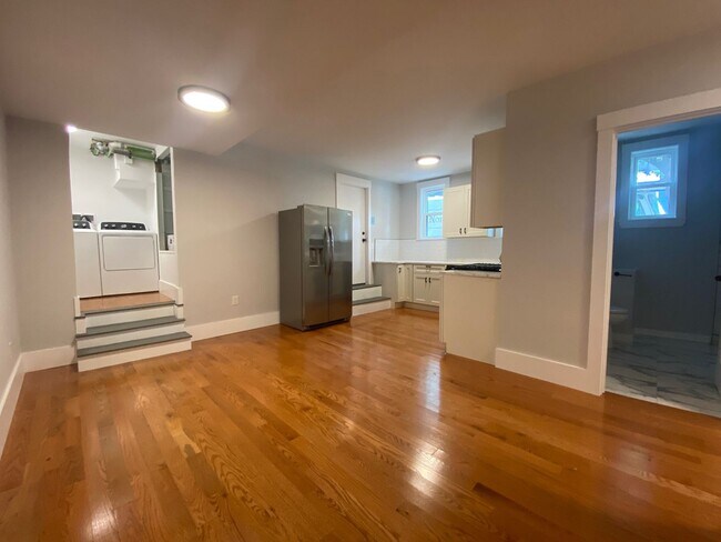 Foto del edificio - Available NOW East Boston New Renovation 2 bed + office - $3400