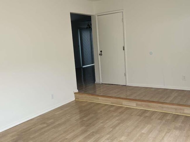 Building Photo - 425 Clauser Dr