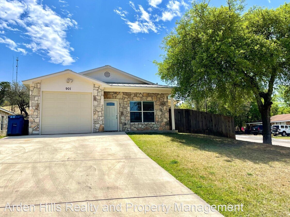 Primary Photo - 3 br, 2 bath House - 901 Lytle