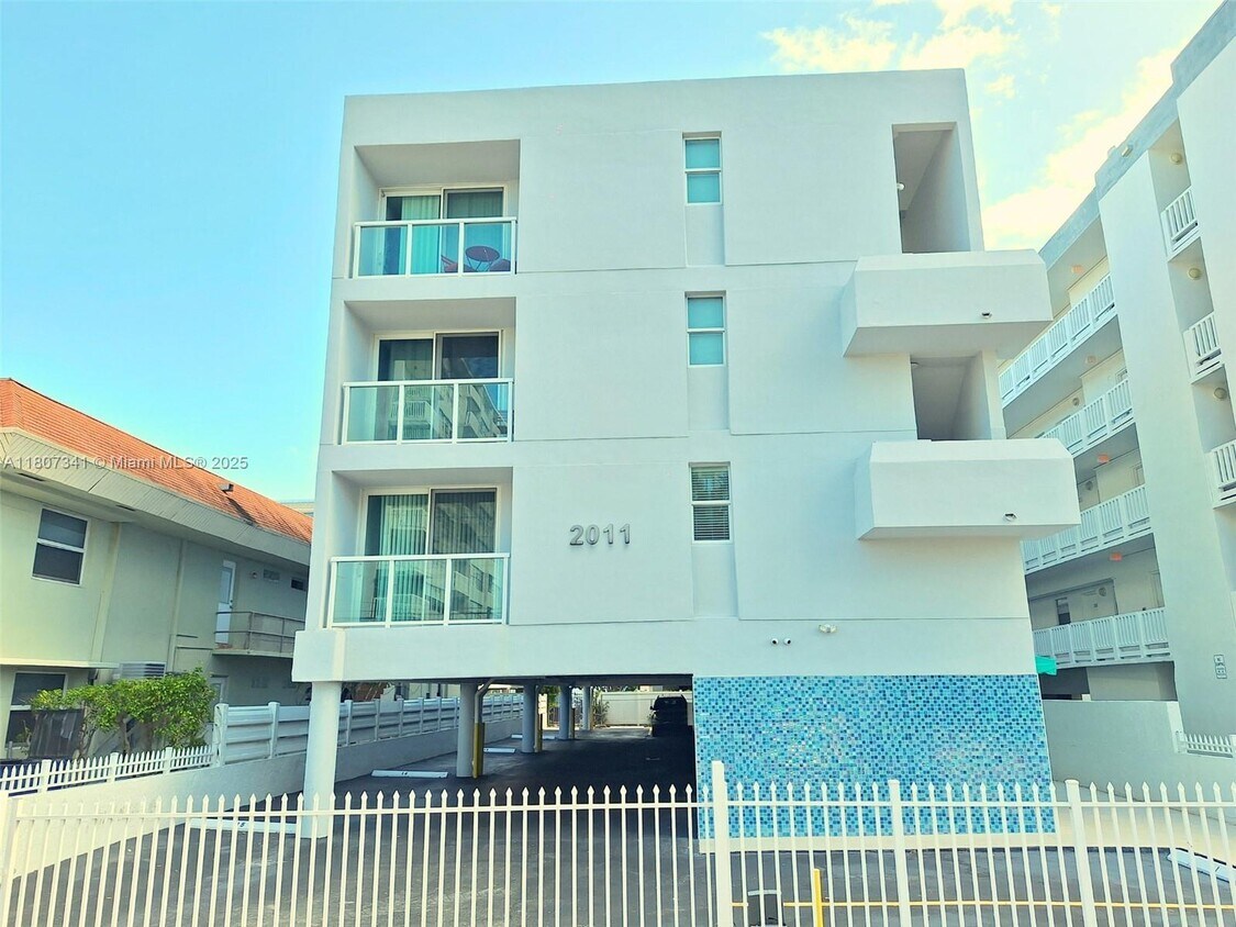 Foto principal - 2011 Bay Dr