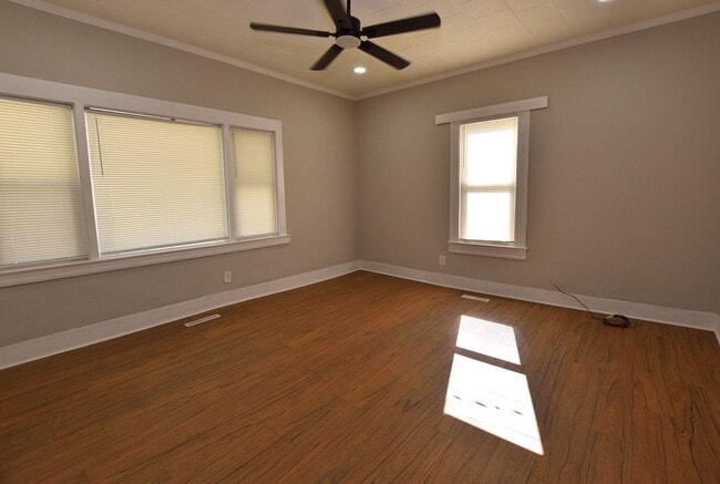 Building Photo - 734 Park Ave