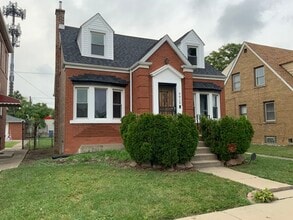 Building Photo - 9910 S Emerald Ave