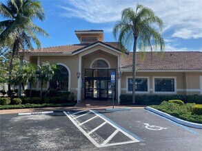 Building Photo - 450 Palm Cir W