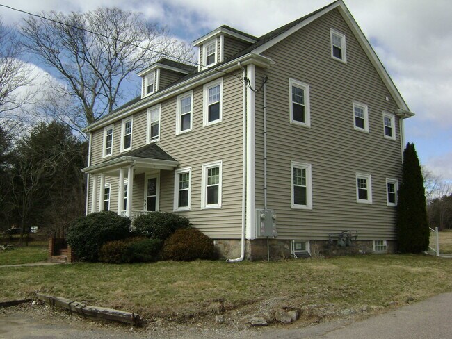 Building Photo - 397 Village St