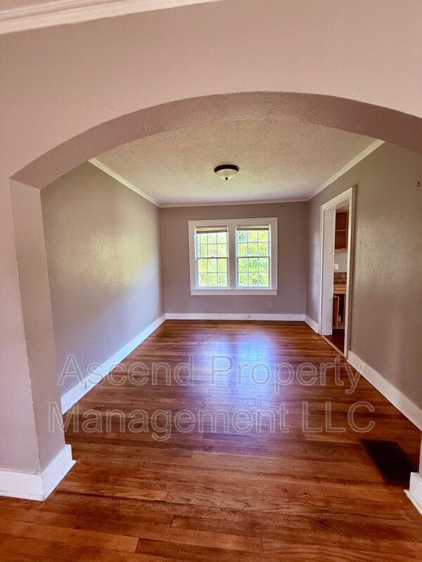 Building Photo - 1307 Moss St
