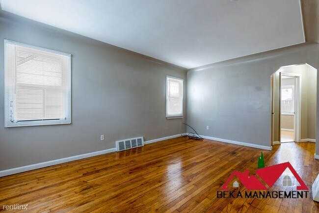 Foto del edificio - 2 br, 1 bath House - 626 Lebaron Ave
