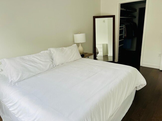Main bedroom - 4100 Wilson Blvd