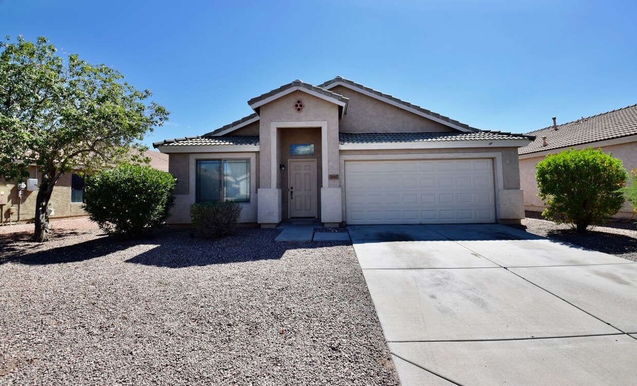 Primary Photo - Completely remodeled 4 bed 2 bath home in ...