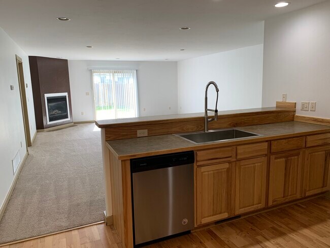Building Photo - 774 Forestglen Dr