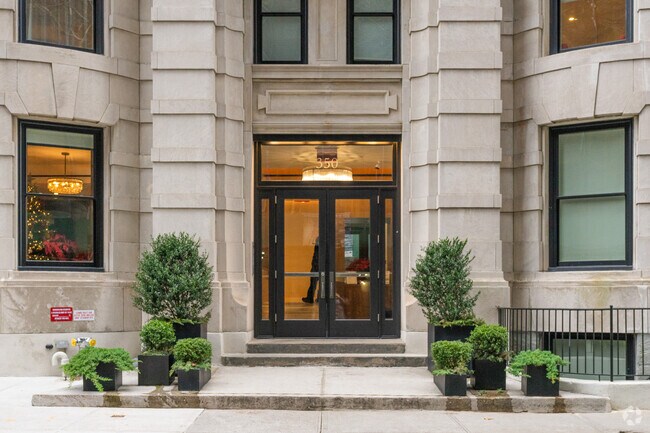 Foto del edificio - 346-350 W 71st St