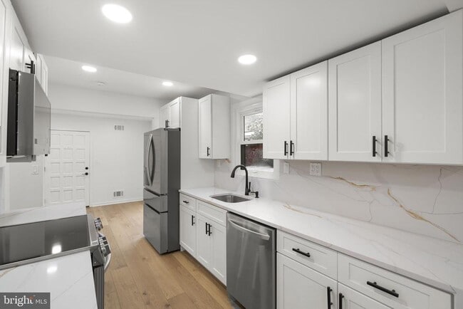 Building Photo - 2339 N Powhatan St