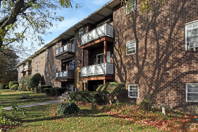 Building Photo - Wynnewood Greens