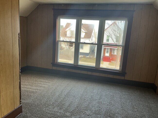 Foto del edificio - 1805 S 77th St