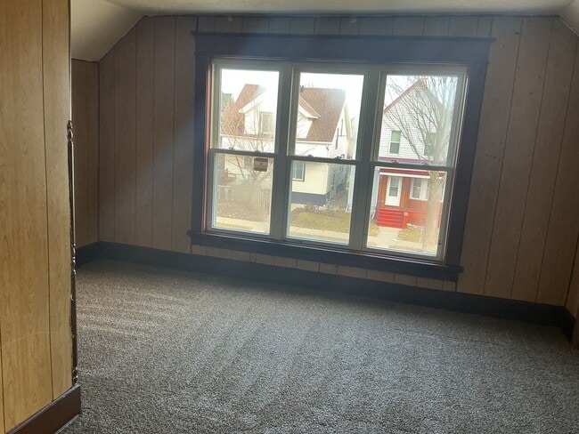 Building Photo - 1805 S 77th St