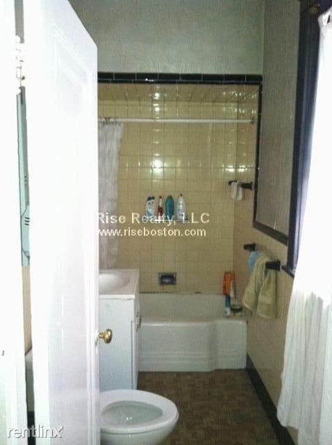 Building Photo - 2 br, 1 bath  - 2013 Commonwealth Ave Apt 3F