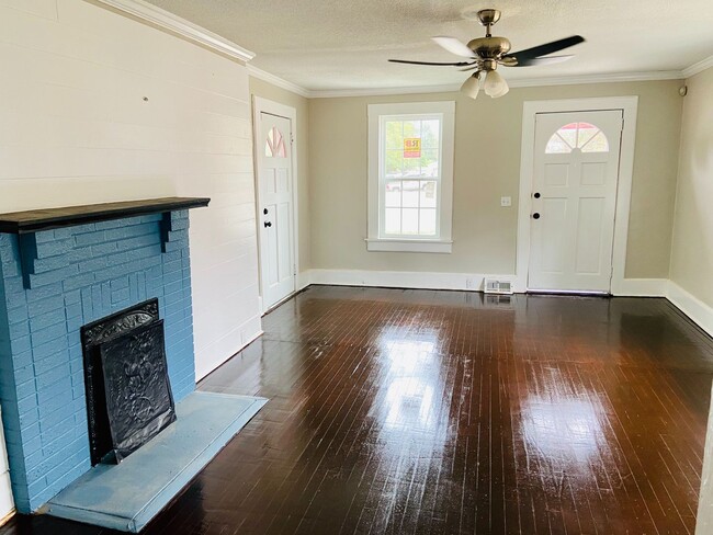 Building Photo - 4/2 home for rent! $1100