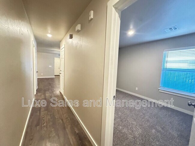 Building Photo - 757 SW 13th St