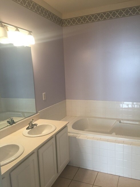 Foto del edificio - Available NOW - Must See Townhome at Powhatan Place, First floor primary suite!