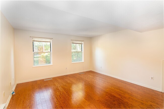 Foto del edificio - 43 Highland Rd