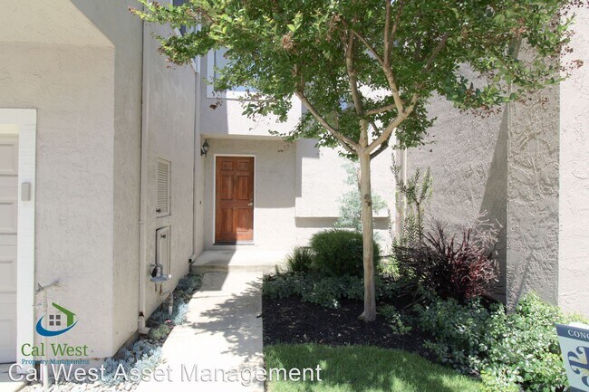 Building Photo - 2 br, 2.5 bath House - 1116 Trevino Terrace