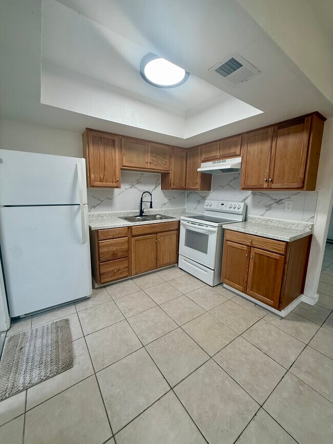 Building Photo - 337 SE 12th Ave