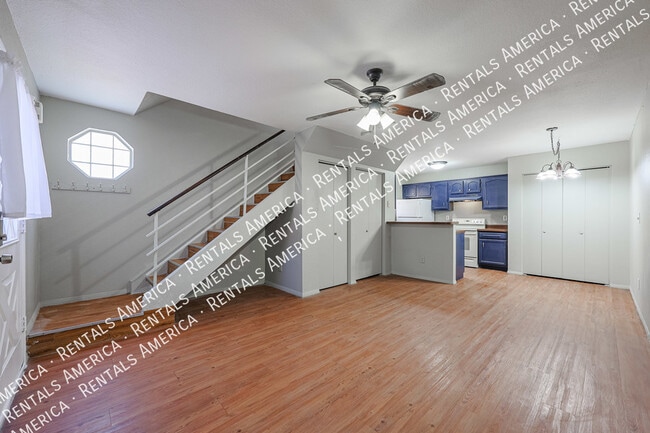 Building Photo - Nice 2 bedroom!