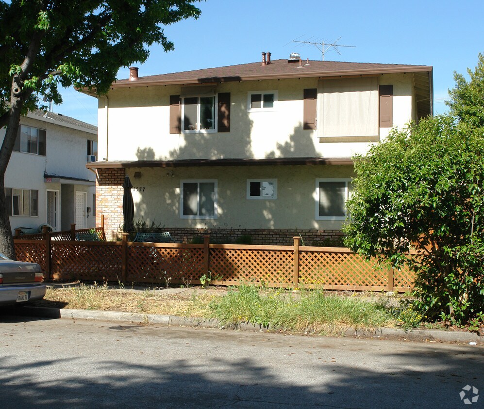 Primary Photo - 1577 Quebec Ct