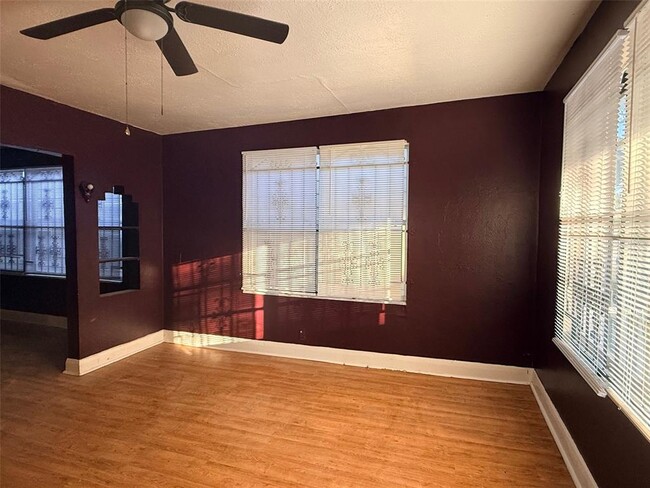 Building Photo - 2912 Ybor St