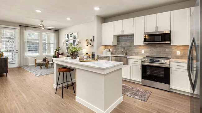 Building Photo - Alexan Lake Olympia