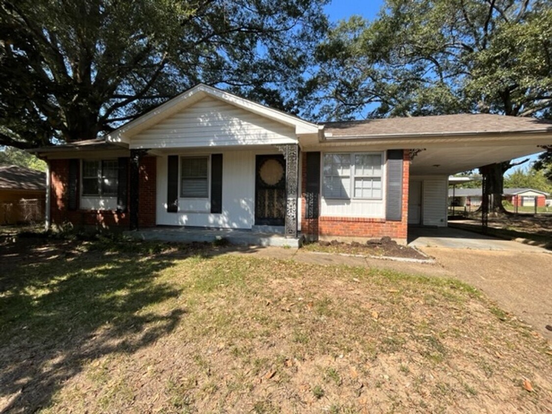 Foto principal - Renovated 3 Bedroom 2 Bath Home for Rent!