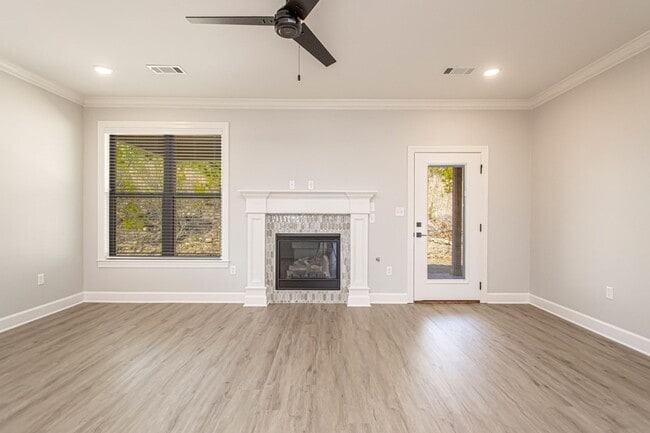 Foto del edificio - New Construction 3 bed 2 1/2 Bath, 2,020 s...