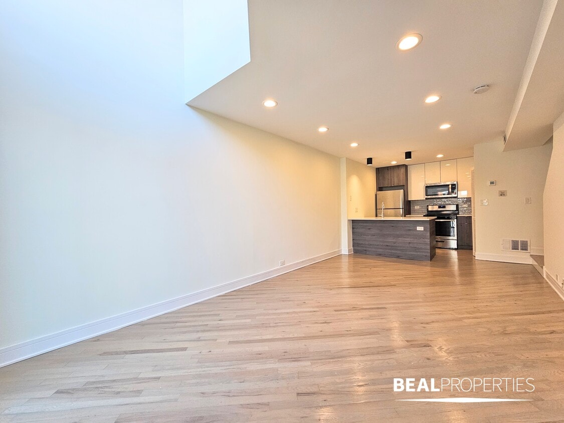 Photo - 942 W Grace St (Chicago, IL)