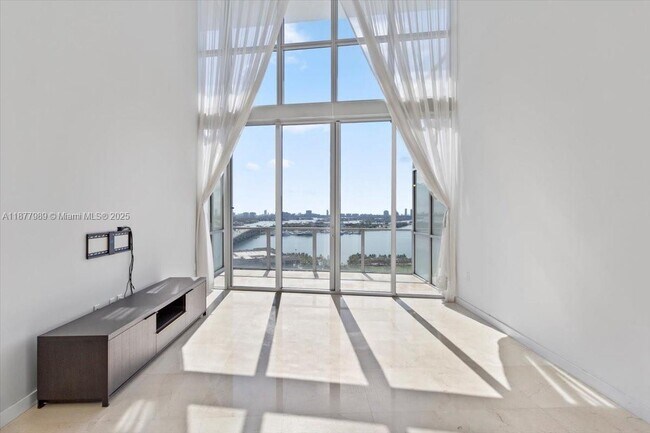 Foto del edificio - 1100 Biscayne Blvd