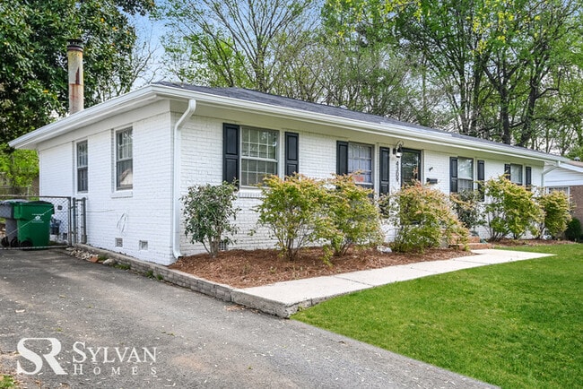 Building Photo - Lease today! No extra charge for contentme...