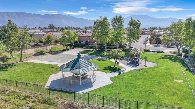 Foto del edificio - 469 Partridge Ln