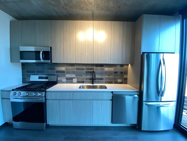 Building Photo - 1380 W Randolph St