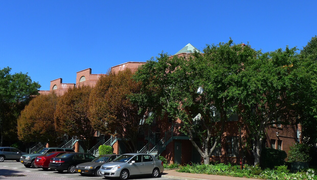 The Landings at Fresh Creek Rentals in Brooklyn at 556630 Louisiana