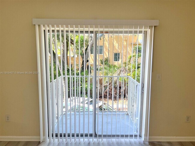 Foto del edificio - 7626 NE 6th Ct